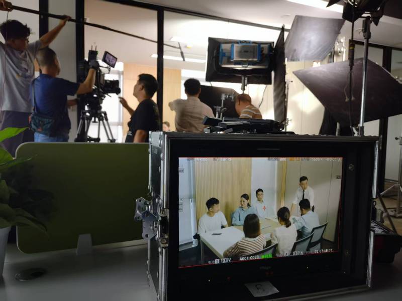 大关县TVC拍摄公司：科技产品视觉化大师，诠释未来感与功能美学